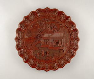 永乐标记（1403-24），中国南方剔红漆器，直径34.8厘米。（大英博物馆提供）