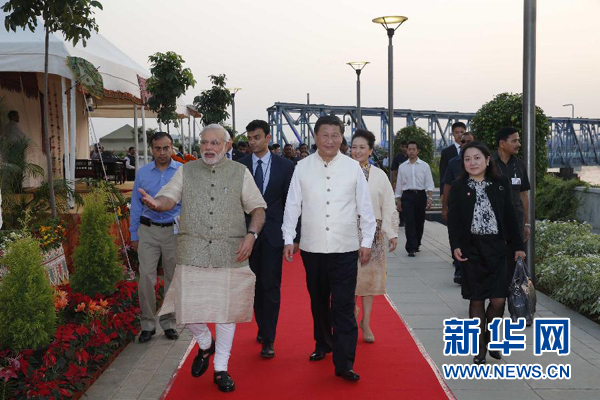 2014年9月17日，习近平在印度古吉拉特邦进行访问。印度总理莫迪全程陪同。