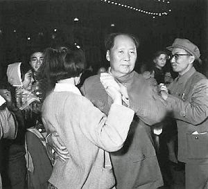 1957年前苏联记者在北京拍摄的毛主席跳舞照片