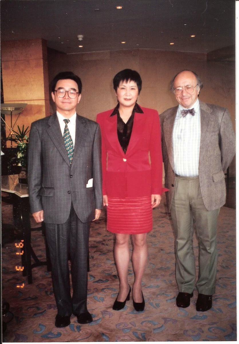1997年3月摄于香港万豪酒店。左起：金钟、陈惠敏、梅兆赞。