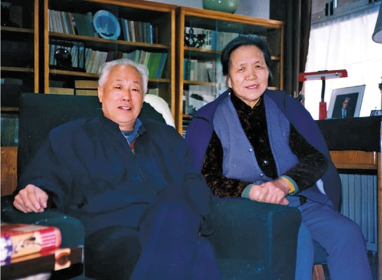 晚年被软禁中的赵紫阳夫妇。