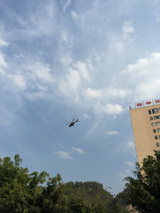 本台记者在进入南伞后，每天均可以看到中国空军战机呼啸飞过。(忻霖摄影)