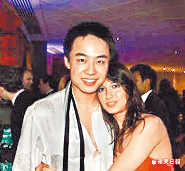爱上夜店的薄瓜瓜（左），传是中国追缉洗钱的目标之一。翻摄网路