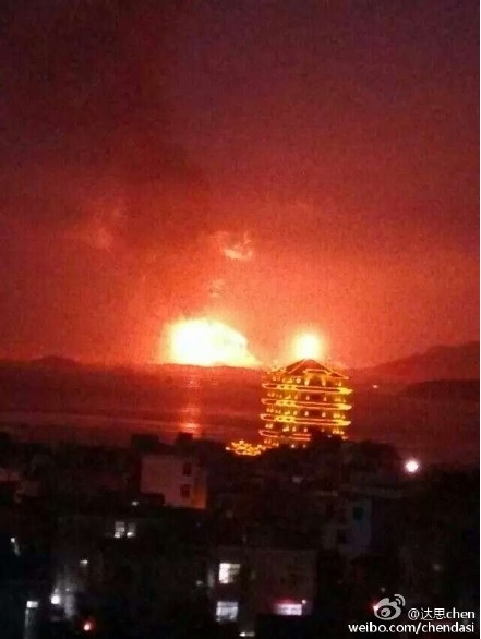 4月6日晚，位于福建漳州市古雷港经济开发区的古雷石化（PX项目）厂区发生爆炸。（网络图片）