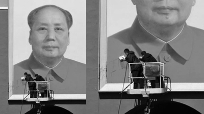 近日，去年向北京天安门城楼毛泽东像投掷墨水瓶的男子被判一年零二个月徒刑，引发网民热议。一些网民表示，这个男子是个英雄，干的好，历史必将为其正名。之前，天安门毛泽东像曾多次遭攻击。图为去年3月中共两会期间，天安门广场毛泽东画像遭涂污。（网路图片）