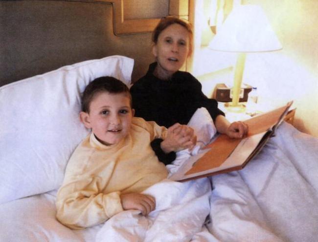 琪琪・乔丹与她的儿子裘德在他生前的合照。(美联社)