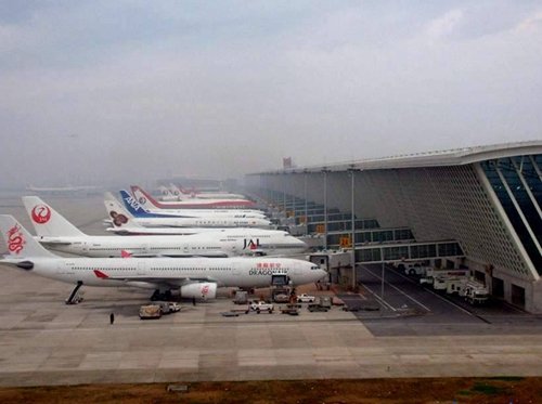 上海近日再现空域管制，数十个往来香港及上海航班延误或取消。（网络图片）