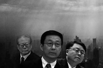 在上海有最大利益布局的江泽民家族，以及上海市委书记韩正，正受到习近平阵营极大威胁。（网络图片）