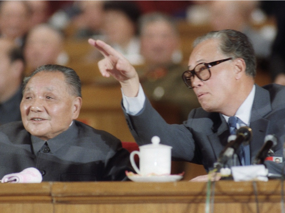 1987年，赵紫阳与邓小平一同出席中共十三大