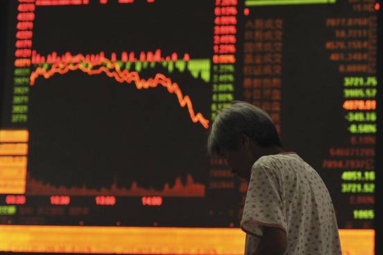 中国股市周一暴跌8.5%，遭遇逾八年来最大单日跌幅。