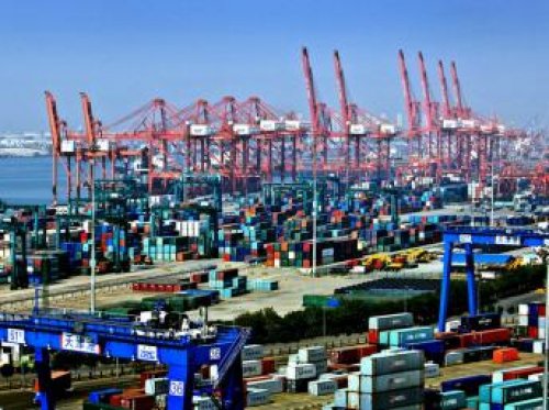 天津港作为北方最大的港口对经济的影响举足轻重。（图片来源：网络）