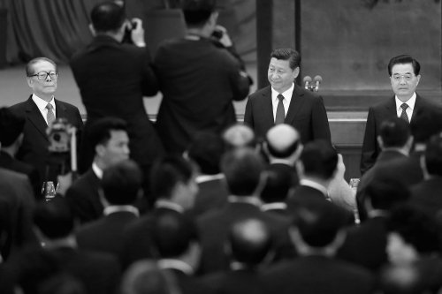 2014年9月30日，习近平、江泽民、胡锦涛出席中共国庆招待会。（看中国配图/Getty Images）