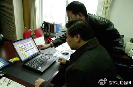 习近平一直通过互联网暗中观察中国（微博图片）