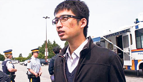 汤远熙被捕时神色慌张。图为2012年6月汤远熙开记者会寻母。  资料图片