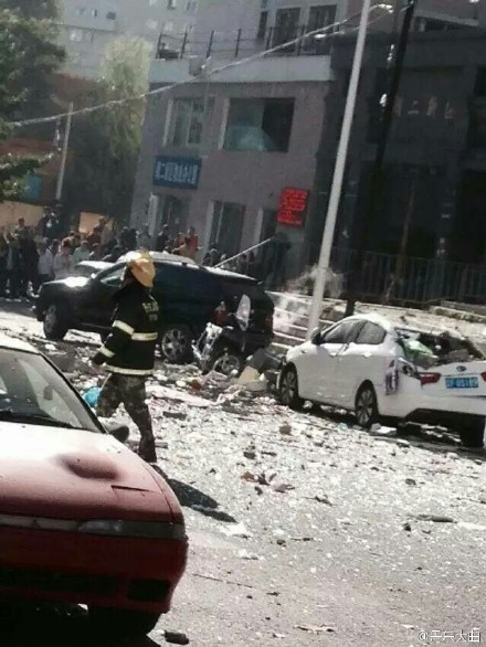 10月2日早上，辽宁丹东市一栋居民楼发生燃气爆炸事故。(网络图片)