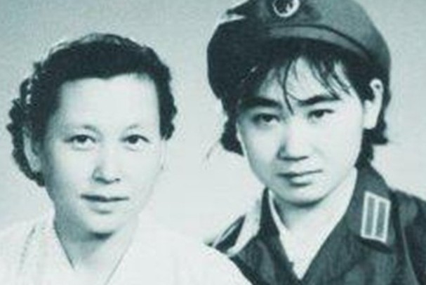 林彪的前妻张梅和大女儿林晓霖(网络图片)