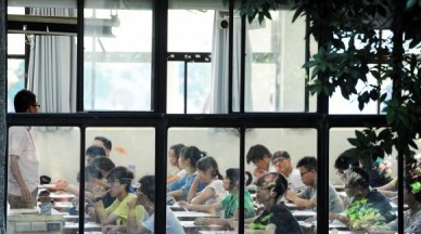 近来有许多欧美的语言或入学考试，纷纷取消中国学生成绩。（资料照，记者罗沛德摄）