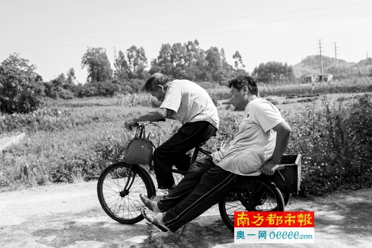 75岁的赵仲均被患有精神病的儿子暴打后，骑上三轮车带他去大排档打牙祭