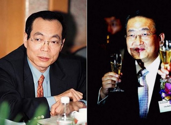两个替江挖洞的银行行长：左是判12年徒刑的王雪冰，右是判死缓的刘金宝。
