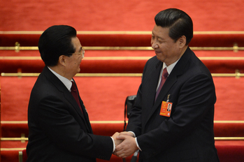 胡锦涛在中共“十八大”全退，将所有权力移交给习近平。（Getty Images）