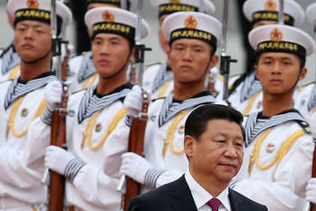 2014年11月6日，中共军报发表评论文章，力挺习近平在中共十八届四中全会上强调的“依法治军、从严治军”主张。（Feng Li/Getty Images）