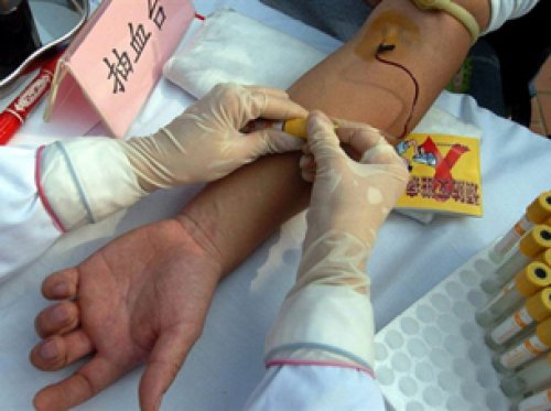 中国官方称，截止2015年10月，中国约有57.5万人感染艾滋病，9成以上是通过性传播引发，这种说法遭到外界质疑。（网络图片）