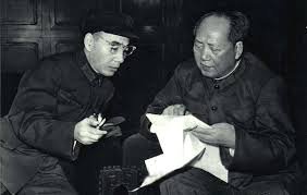 毛泽东与他曾经的“亲密战友”林彪在一起。（网络图片）