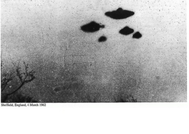 谢菲尔德曾出现多只飞碟外形的飞行物体。（互联网黑白图片）