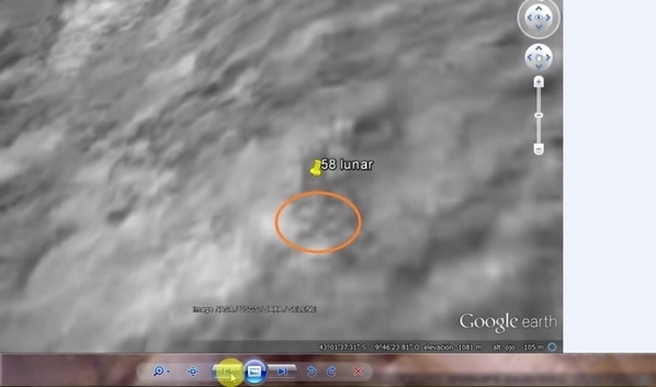  UFO探索者称，使用谷歌地图在月球上也发现数字58。（视频截图）