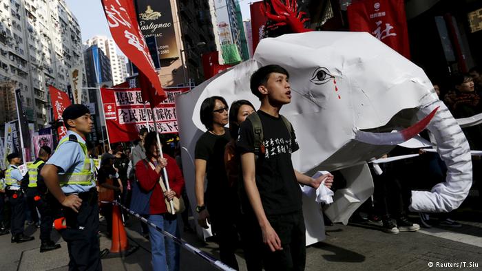 数千港人新年第一天举行抗议活动，其诉求从要求特首下台、抗议“形象工程”到抗议小学教育评估体系，不一而足。