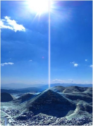 波士尼亚太阳金字塔顶端散发一股频率为28千赫的能量电波或超音波频率，这些超音波的频率无法听到或看到，最神秘的是，能量束至今仍持续在向上面发射。（网络图片）