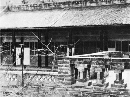 图为1936年12月12日西安事变后，蒋介石在华清池被囚居的五间厅。（网络图片）