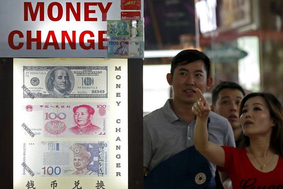亚洲大部分货币的走势正越来越多地与人民币同步。随着中国经济继续放缓以及中国央行降息，大部分市场观察人士仍认为，在更长期来看人民币兑美元将走软。