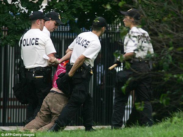 白宫警方逮捕非法潜入白宫者