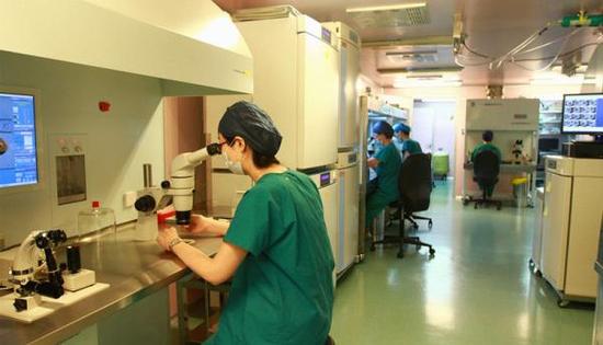 上海集爱遗传与不育诊疗中心胚胎实验室。