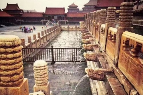 北京暴雨，全城看海，唯故宫无积水。（网络图片）