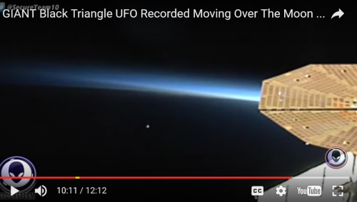 UFO从月球坑洞里飞出。（视频截图）