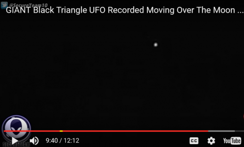 UFO从月球坑洞里飞出。（视频截图）