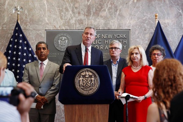 纽约市长白思豪（Bill de Blasio）召开记者会，表示兹卡疫情在当地已失控。