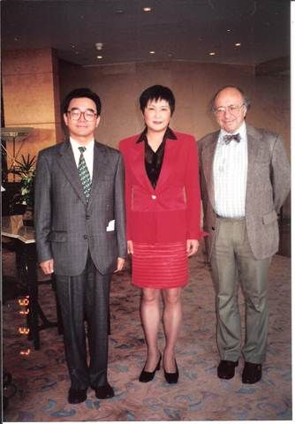 1997年3月攝於香港萬豪酒店。左起：金鐘、陳惠敏、梅兆贊。（金鐘）