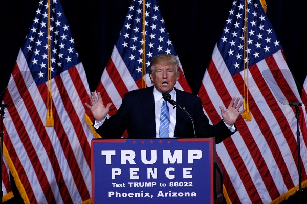 川普31日晚间在亚利桑那州凤凰城发表移民政策演说。(Ralph Freso/Getty Images)