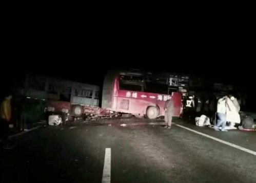 呼伦贝尔市牙克石市发生一宗惨烈车祸，目前已知有12人死亡。（网络图片）