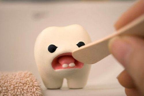 别追求白牙齿，黄牙齿才是健康的。（网路图片）