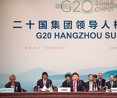 G20杭州峰会期间， 中办主任栗战书与中央政策研究室主任王沪宁， 作为习的左膀右臂， 陪同习参加了几乎所有的与外国元首会见活动。还有汪洋也陪同习近平出席峰会。（Getty Images）
