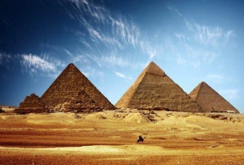 埃及金字塔之谜是人类史上最大的谜，它的神奇远远超过了人类的想像。(网络图片)