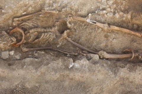进化论有误！巨人骨骼推翻人类史。(网络图片)