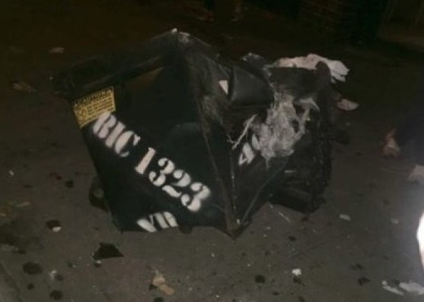 网传照片，指炸弹被放置在一个铁皮垃圾箱内。（互联网图片）