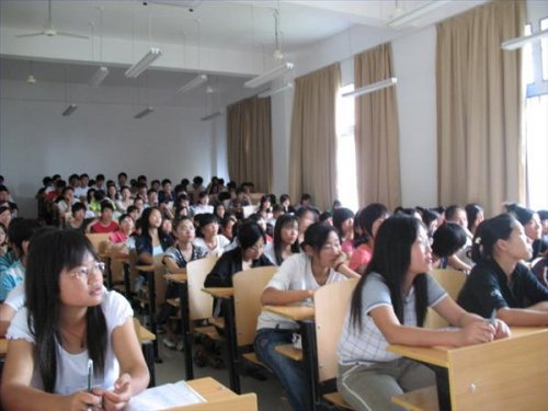 最新研究发现，中国名牌大学学生比排名较后学院的学生更缺乏创造力。（网络图片）