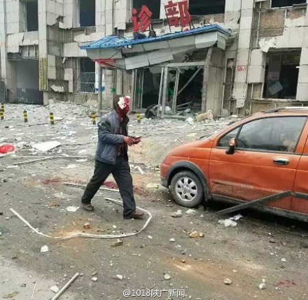 爆炸现场受伤的民众（网络图片）