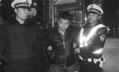 嫌疑人之一的赵某在河南被抓获。微博图